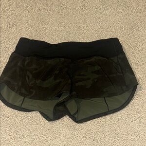 COPY - lululemon athletica shorts size 4- great condition